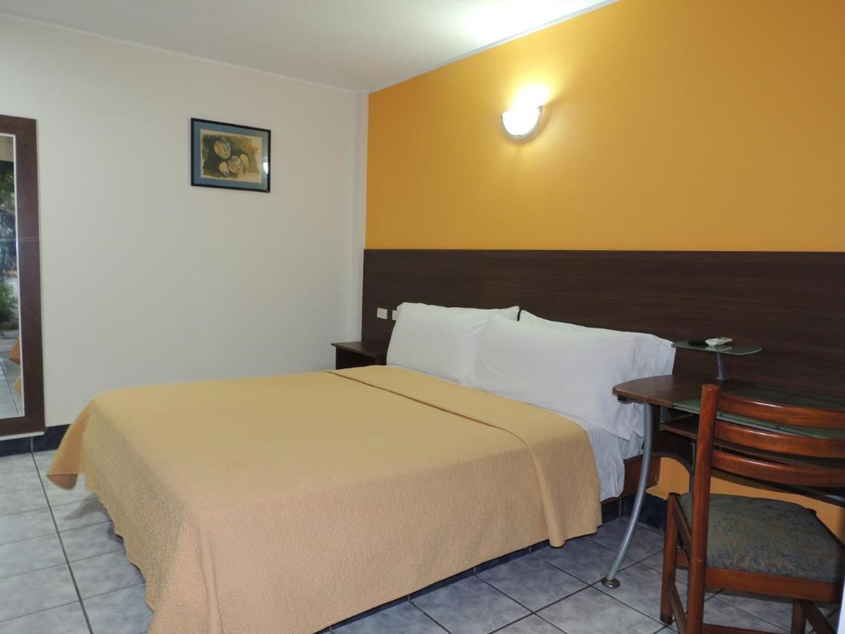 Hotel Club Del Sol Atacames Exterior foto
