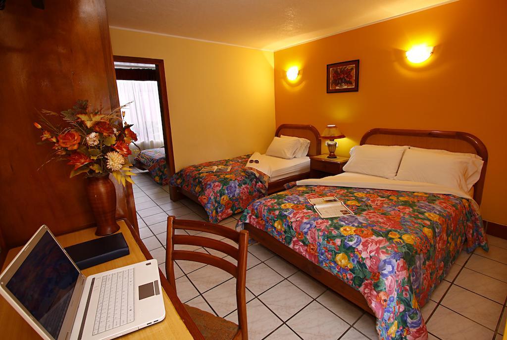 Hotel Club Del Sol Atacames Habitación foto